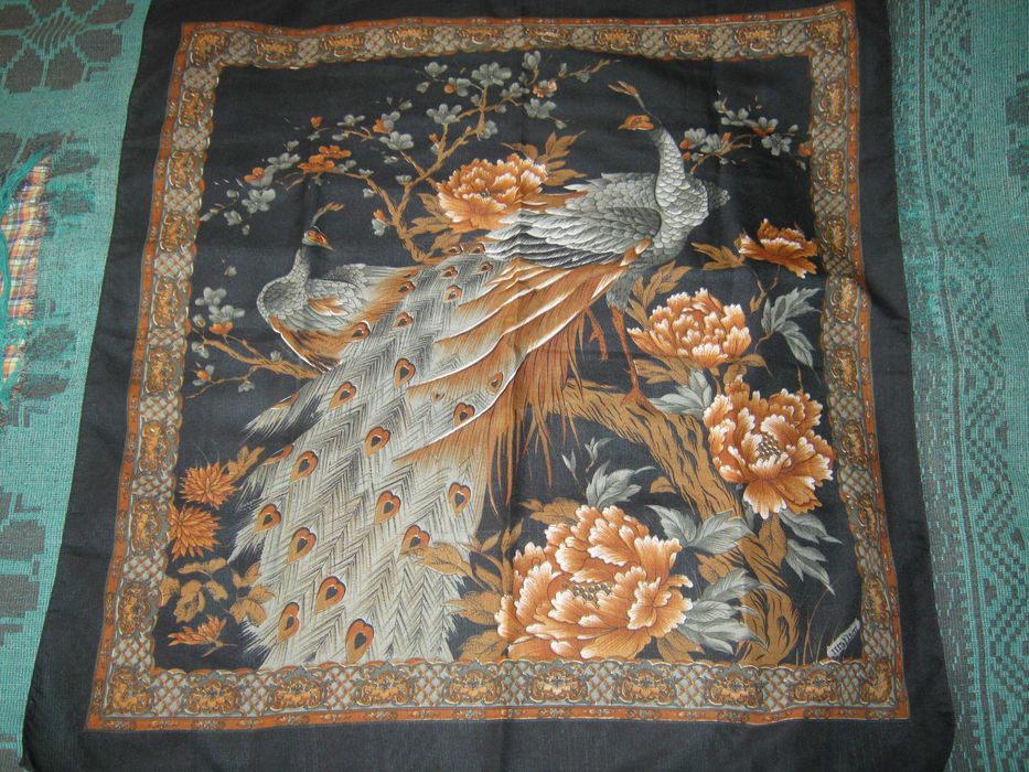 Платки и косынки б/у в хорошем состоянии (лот 2)