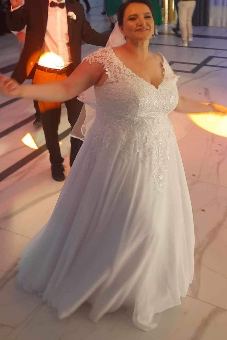 Suknia ślubna plus size
