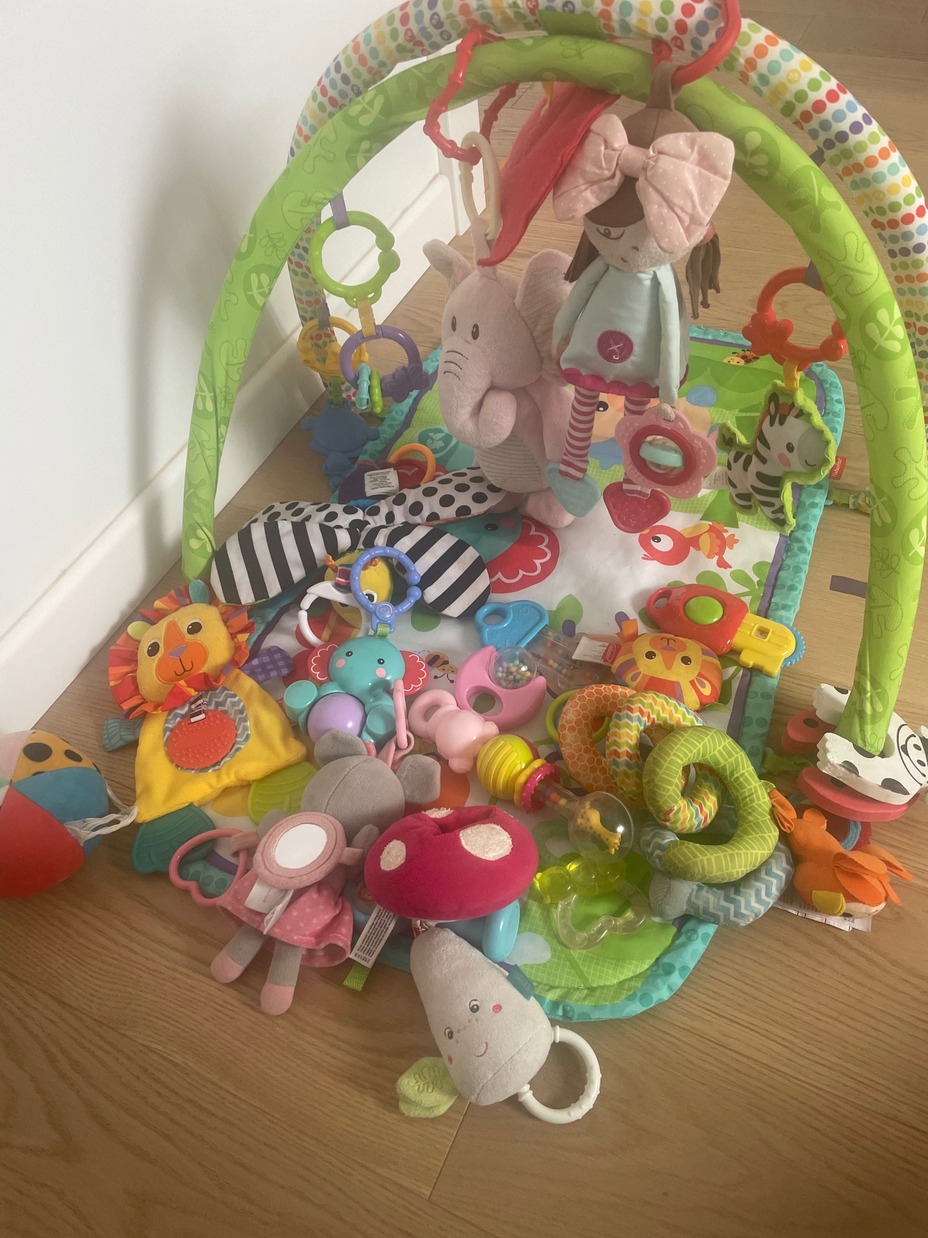 MATA DO RACZKOWANIA Fisher Price CHP85 z zabawkami lamaze infantino
