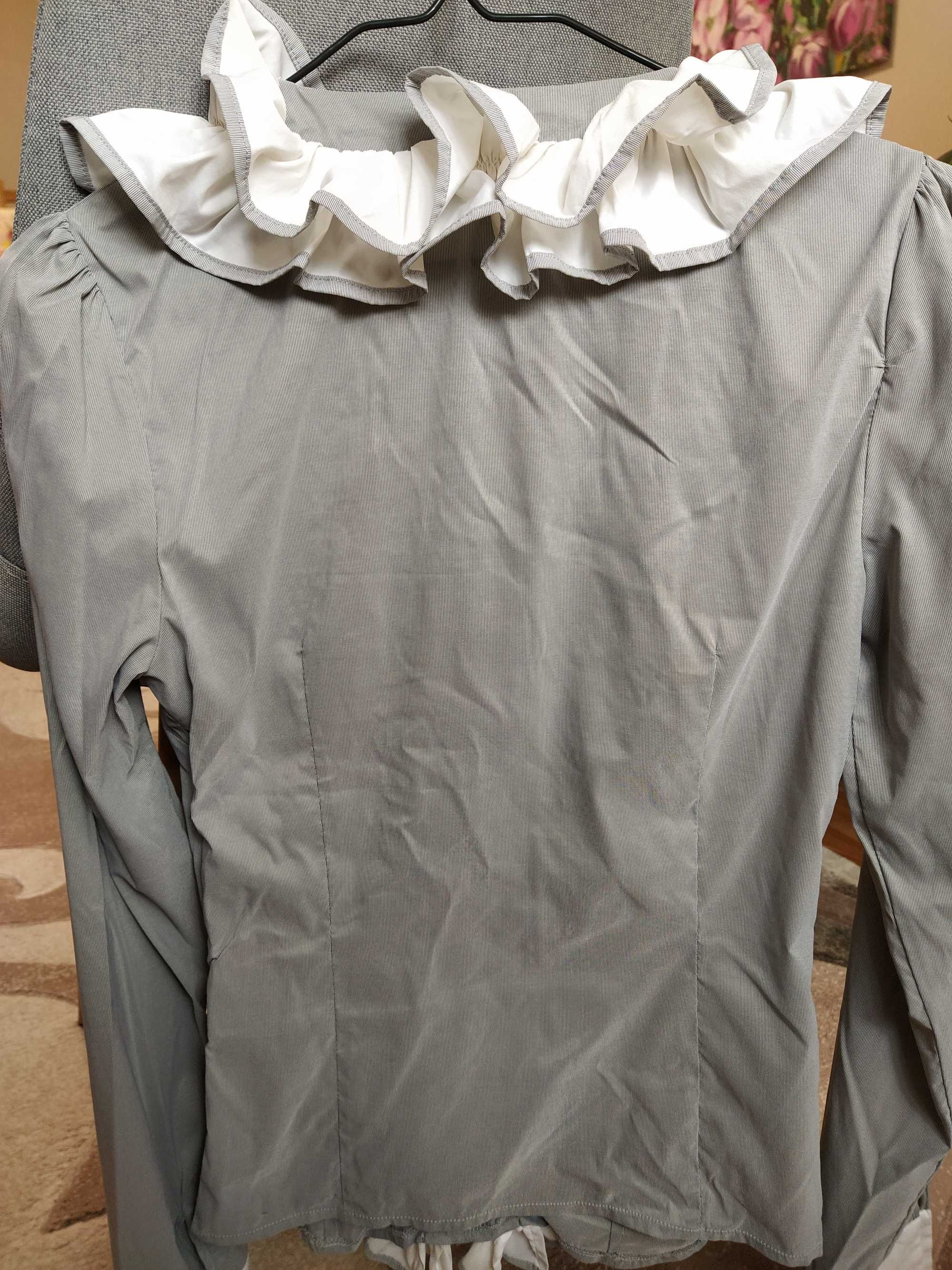 Блузка с рюшами из лёгкой ткани