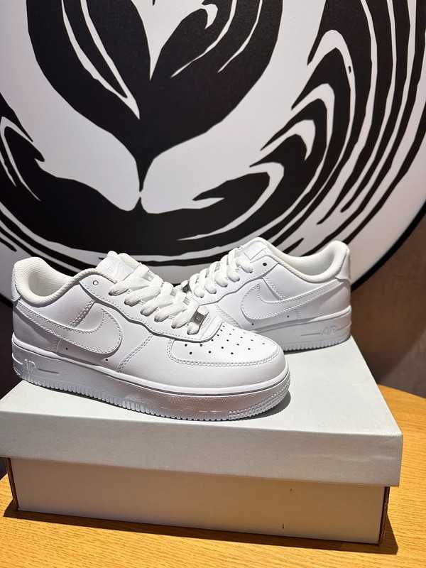 Nike Air Force 1 Low '07 White 37.5