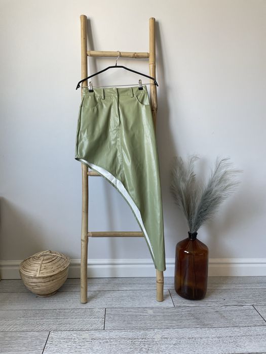 Спідниця шкіряна з вирізом, розмір S