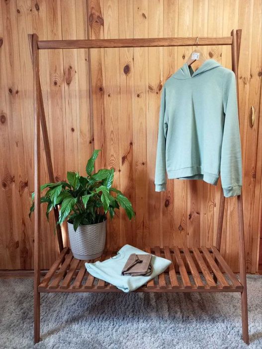 Дерев'яна стійка. Стійка  для одягу. Вішалка для одягу з дерева