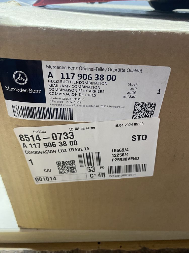 Farolim traseiro de Mercedes CLA  2018 estalado