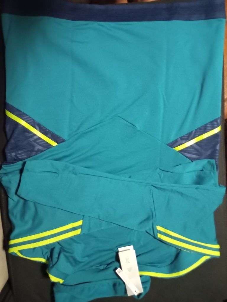 camisola de treino da Juventus Condivo 22 da Adidas, na cor azul/verde