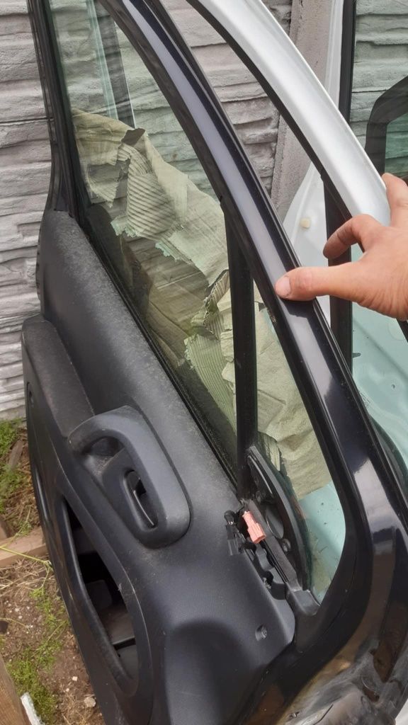 Sprzedam drzwi do Citroena Berlingo i Peugeota Partnera