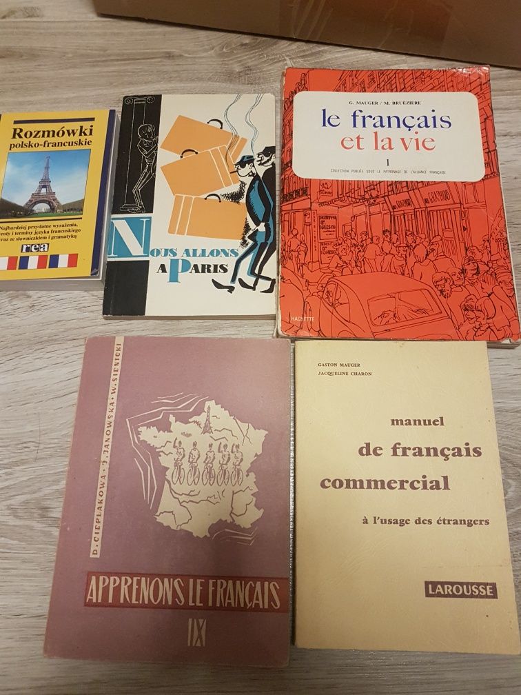 Stare słowniki i podręczniki do języka francuskiego