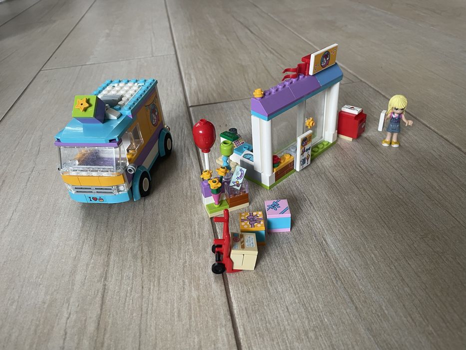 Конструктор Lego Friends 41310: Служба доставки подарунків