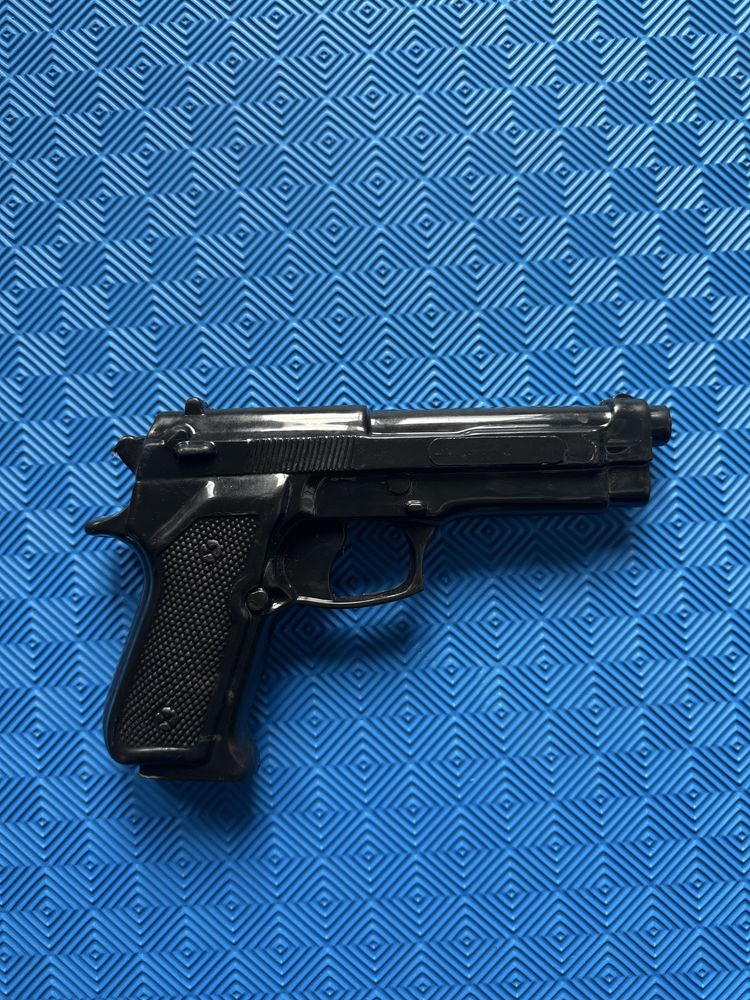 Profesjonalny pistolet treningowy 800g