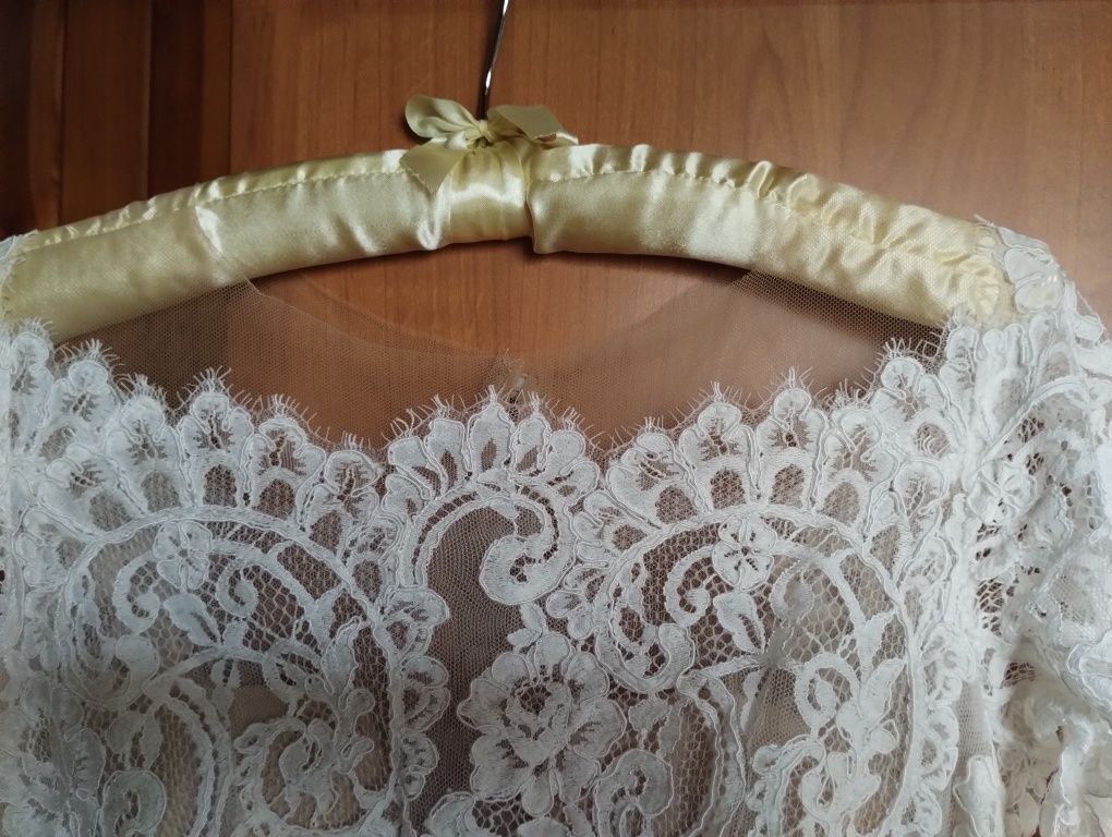 Suknia ślubna z długim rękawem