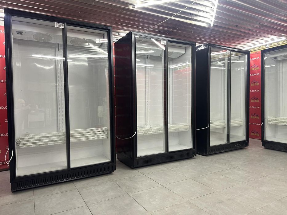 Холодильна вітрина. Холодильна шафа. Вітрина для напоїв. Холодильник