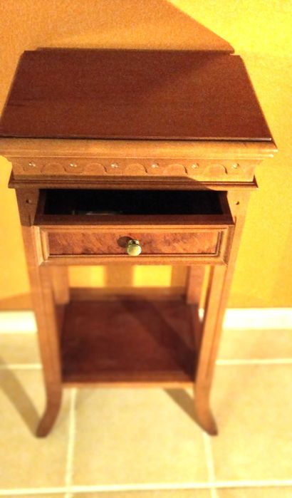 Móvel de apoio em madeira de excelente qualidade