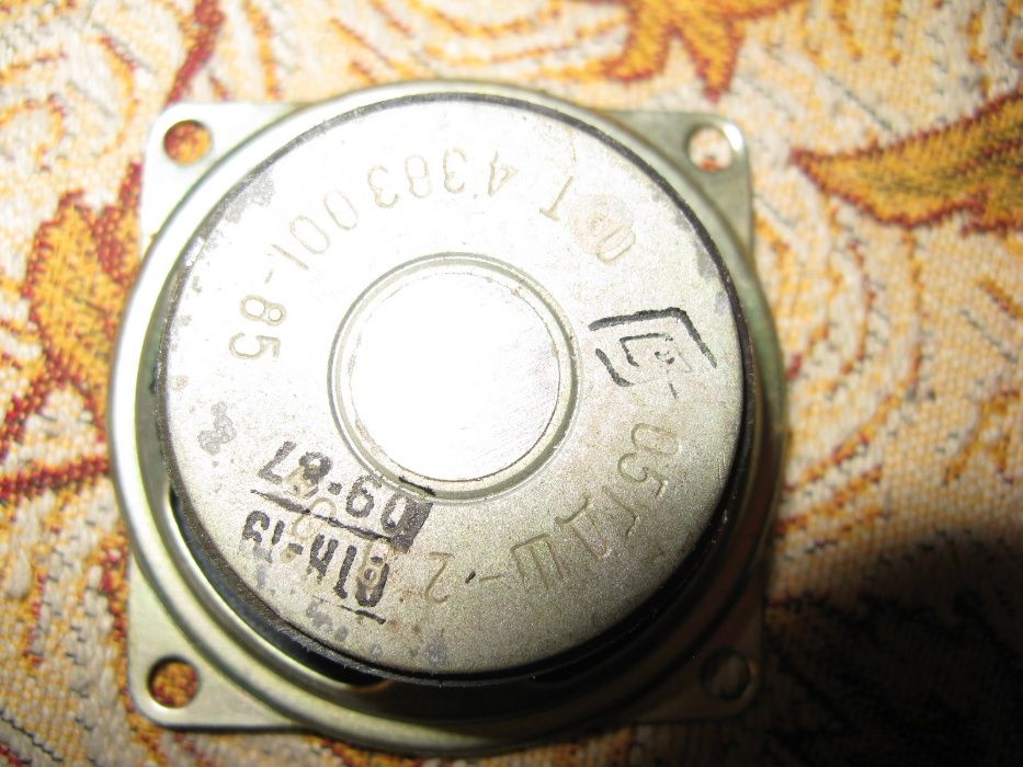 Динамики радиоприёмника СССР размер 6/6 см.