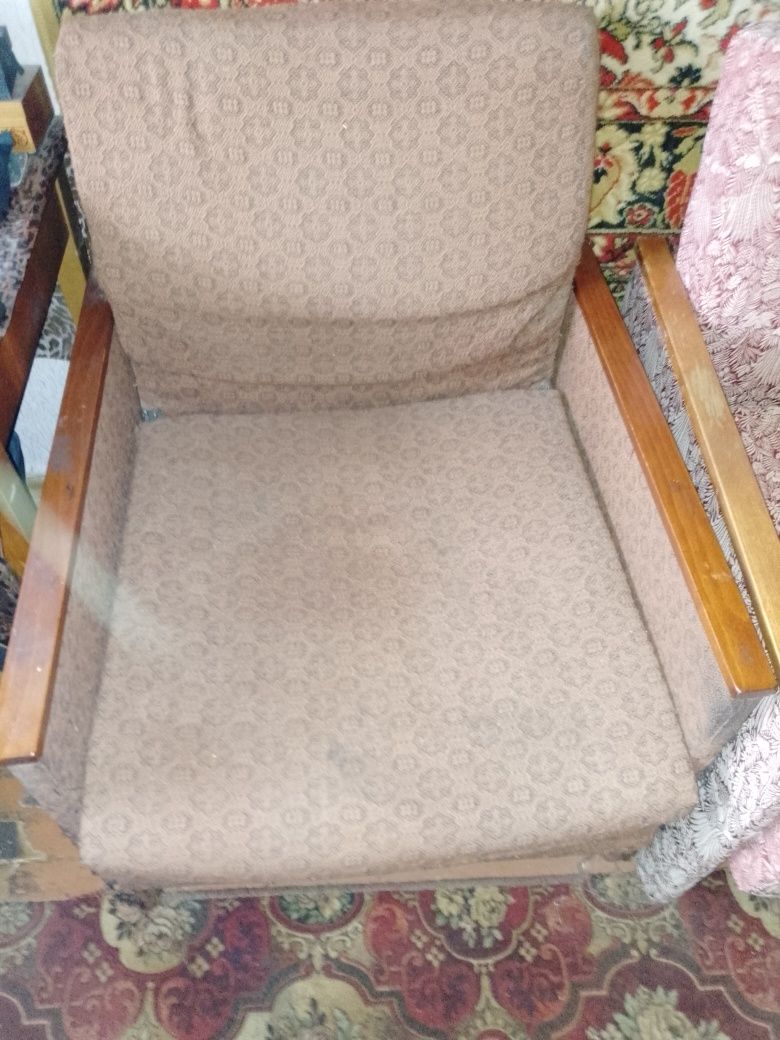 Продам розкладні спальні крісла