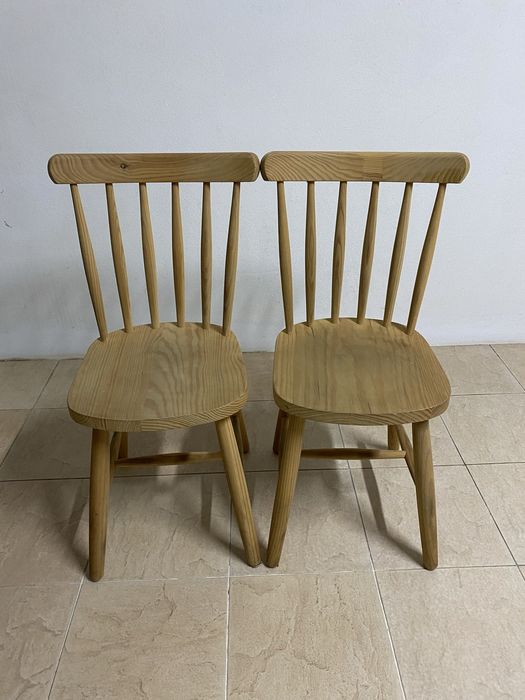 Cadeiras rabo de bacalhau sem acabamento