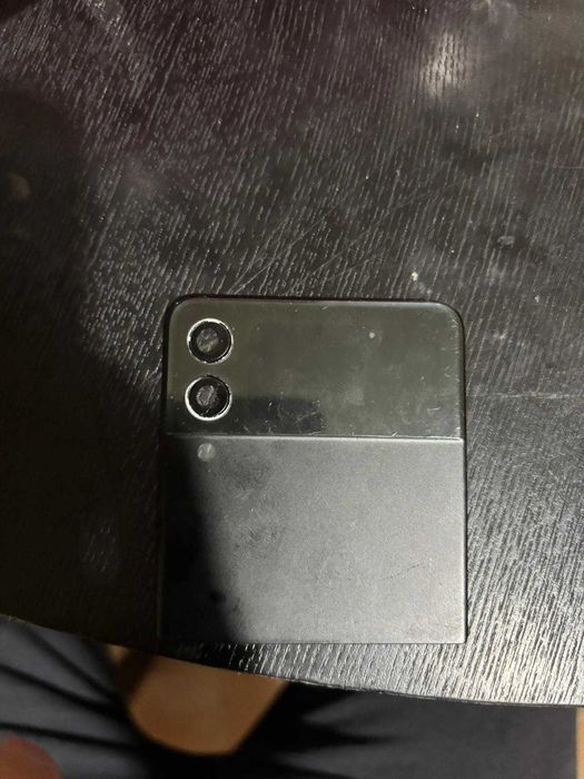 Samsung Galaxy Z Flip 3 – Para Peças / Não Funciona