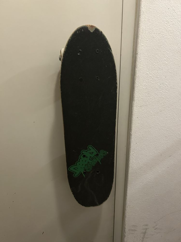 Skate usado, e com uma lasca