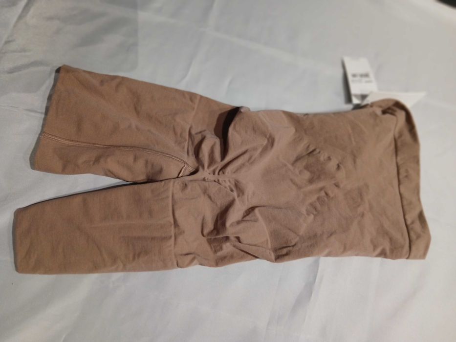 Spodenki modelujące wyszczuplające beżowe Spanx M
