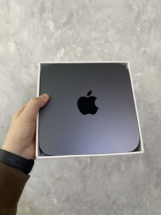 Mac mini (2018) — Intel Core i7 3.2 GHz, 8GB RAM, 250GB SSD