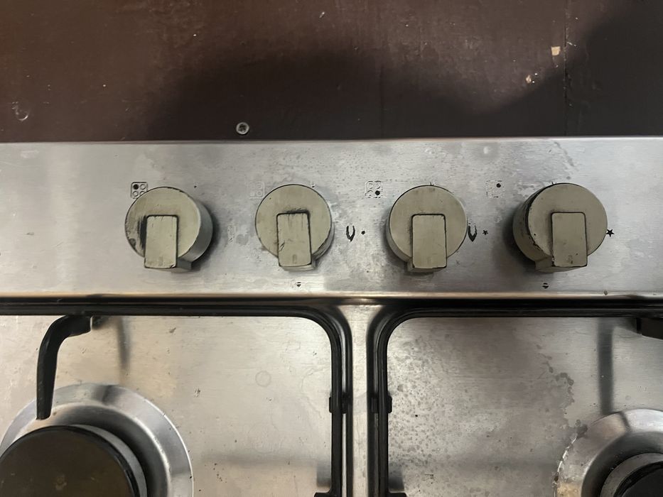 Варильна поверхню в непоозом состоянии.