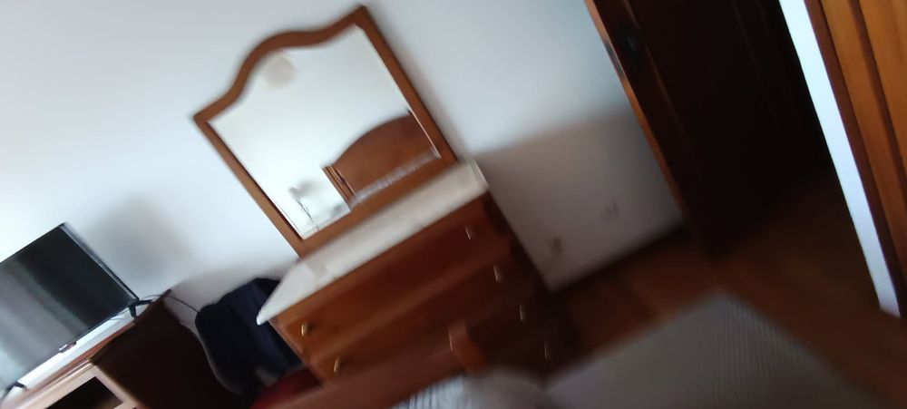 Mobília de quarto de casal em cerejeira impecável