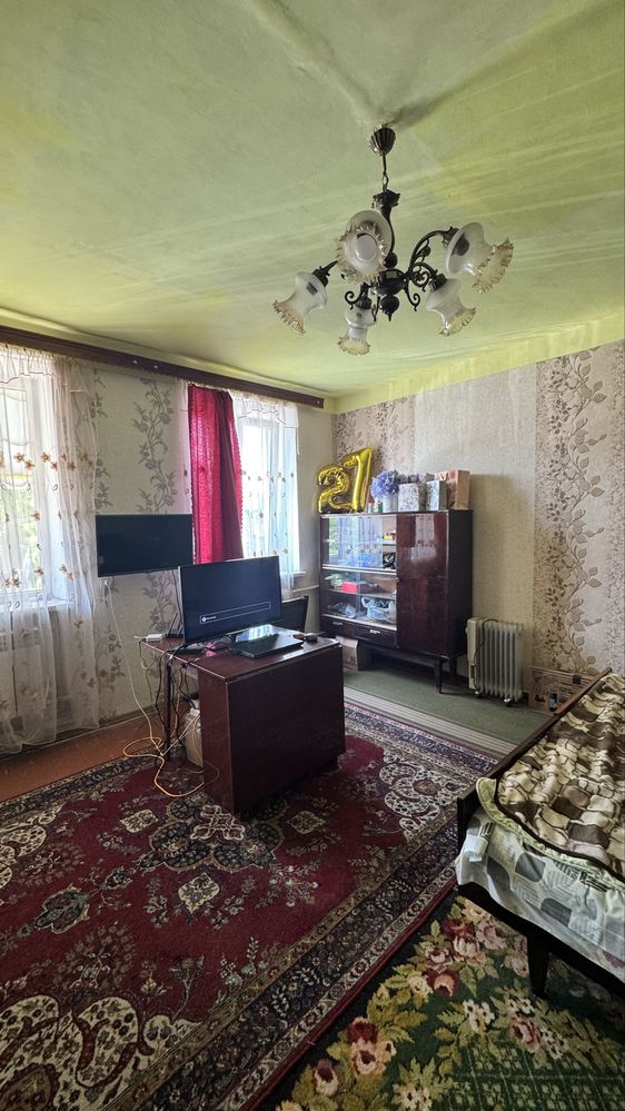 Продам 1 к.кв в центре 2 этаж