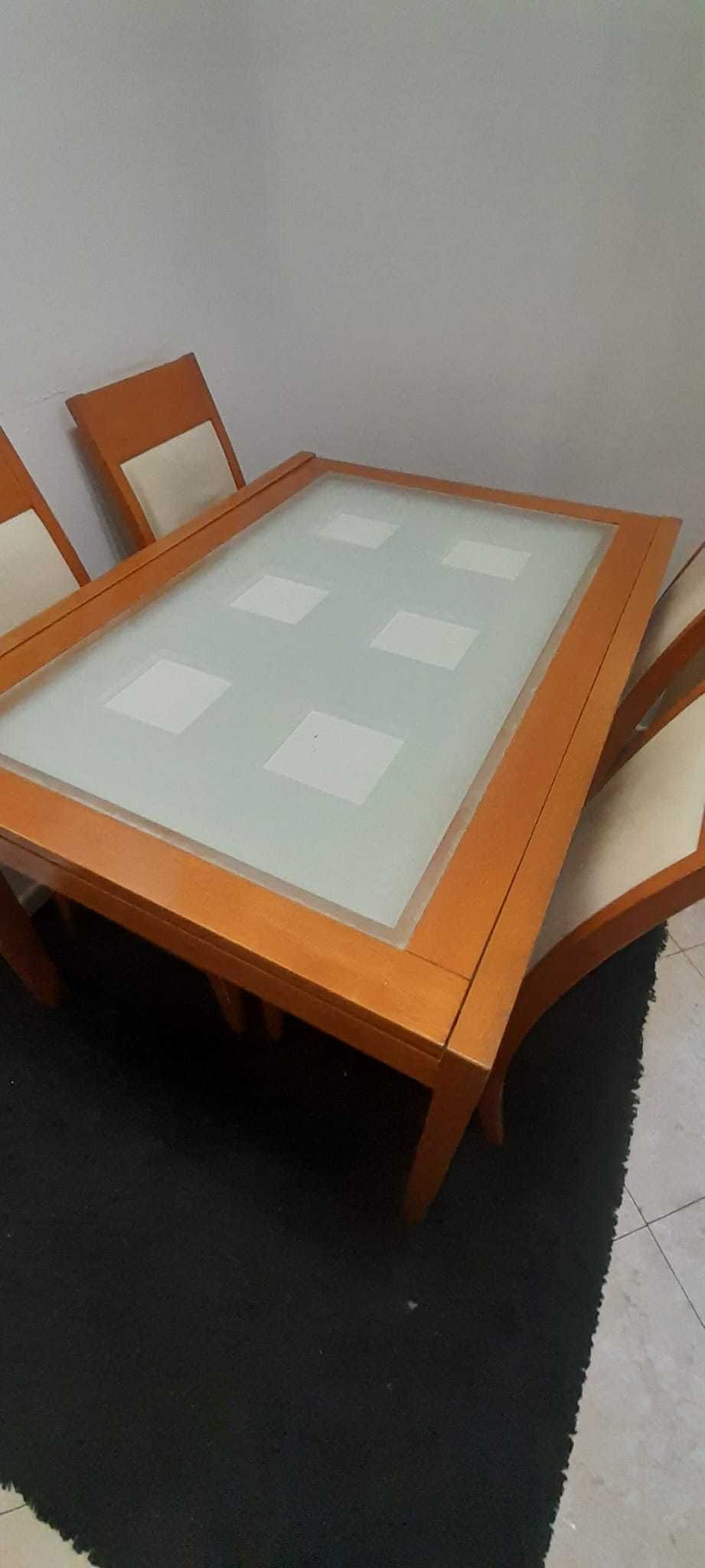 Conjunto Mesa e 4 Cadeiras