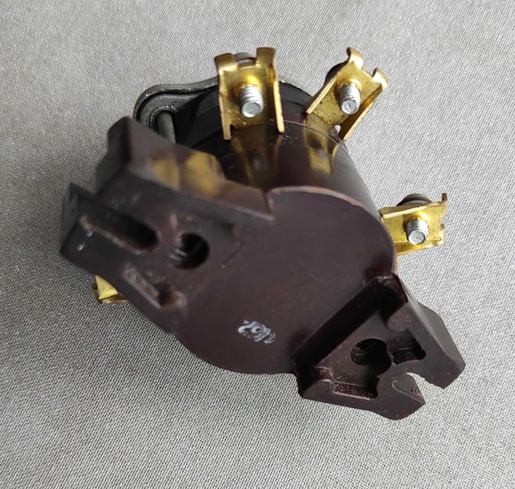 Wyłącznik bakelitowy natynkowy PRL