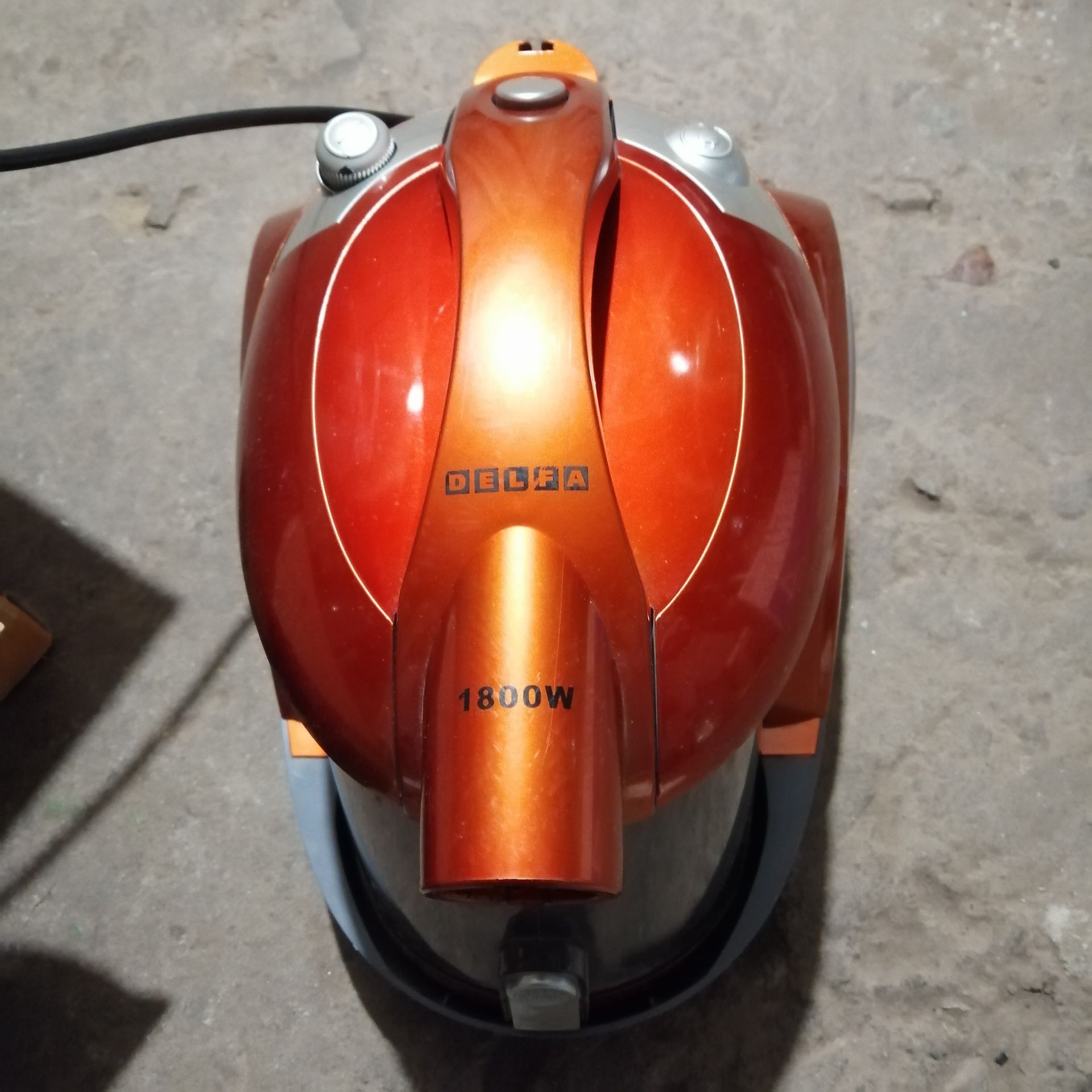 Пылесос циклонный DELFA DJC-605.