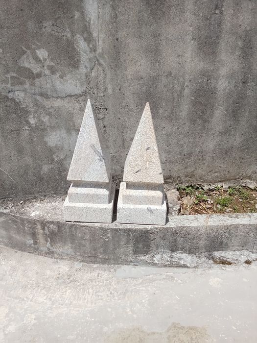 Pirâmides em granito