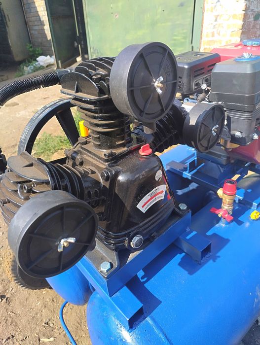 Відмінний компресор з бензиновим  або электродвигатель 220\380 вольт