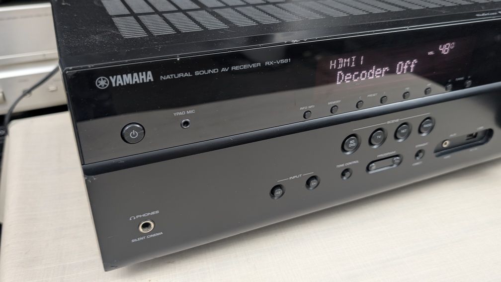 Yamaha RX-V581 Wysokiej jakość amplituner kina domowego z wi-fi .