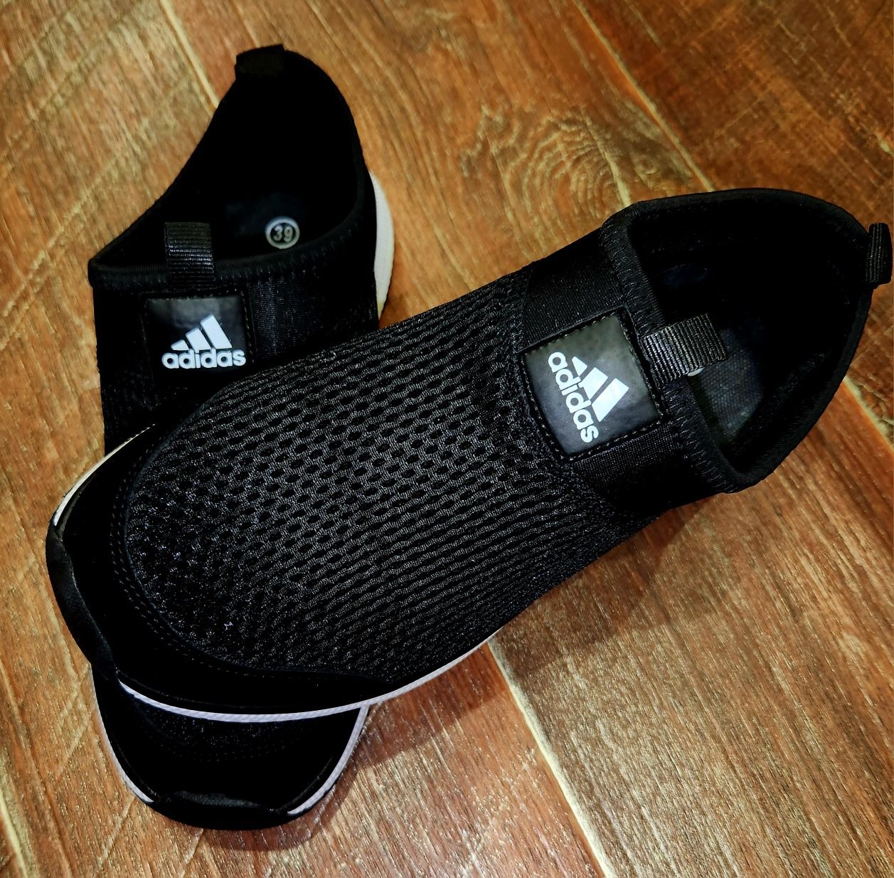 Продам   мокасины   adidas.    Не.   подошёл  размер.  Носила  один  р