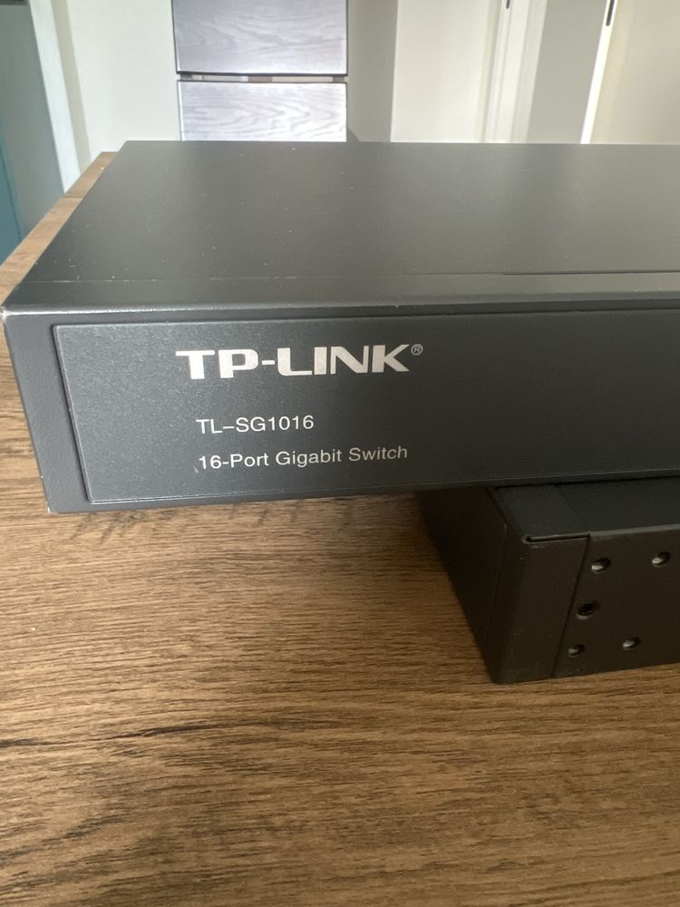 Комутатор TP-link 16 port