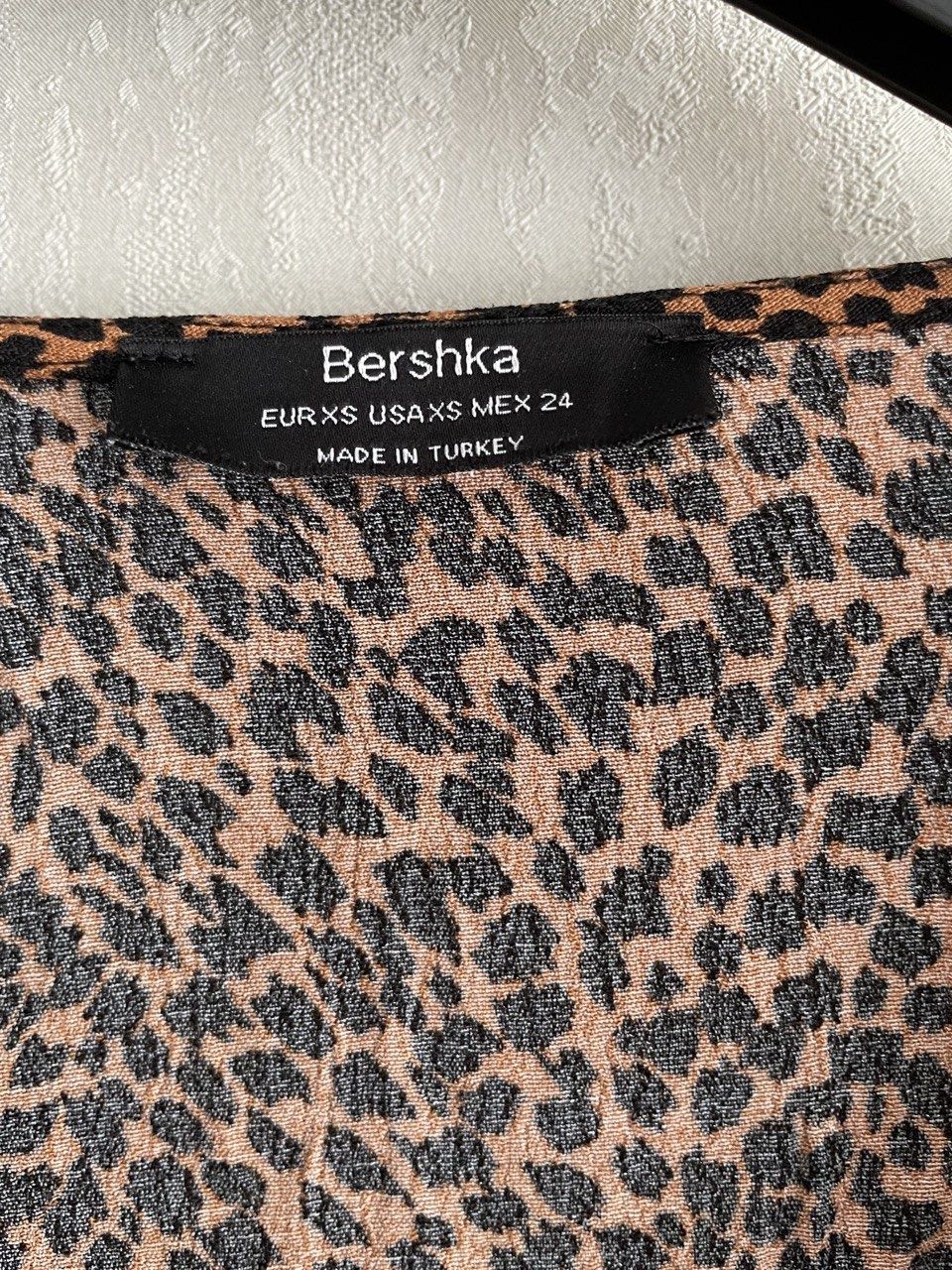 кроп топ с длинным рукавом Bershka леопард блуза хс-с