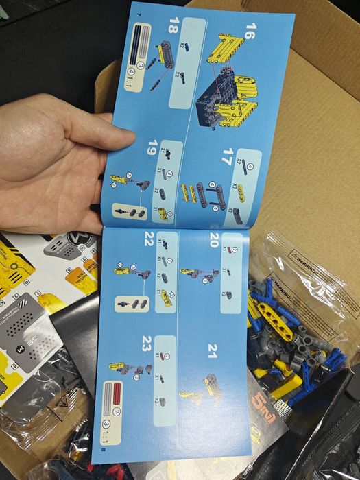 Іграшка-Конструктор-робот 5-в-1 (488 деталей)  Bluetooth + APP