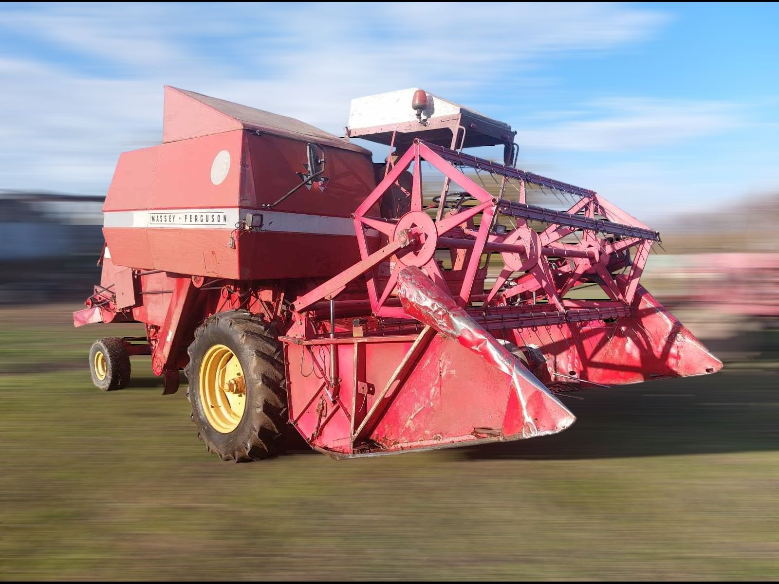 Продається комбайн Massey Ferguson 186