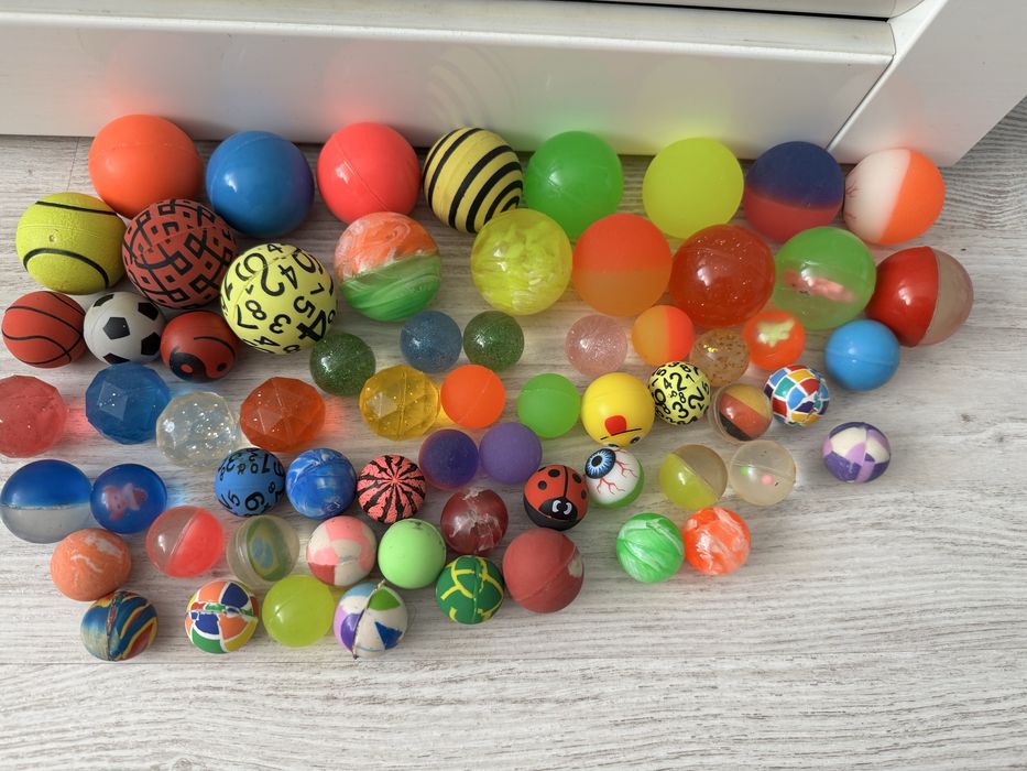 Pileczki kauczukowe male i duze 65 sztuk