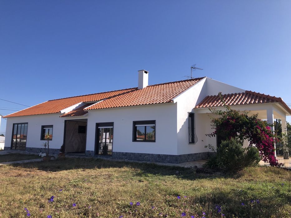 Vivenda T4 Independente com Churrasqueira e Forno de Lenha