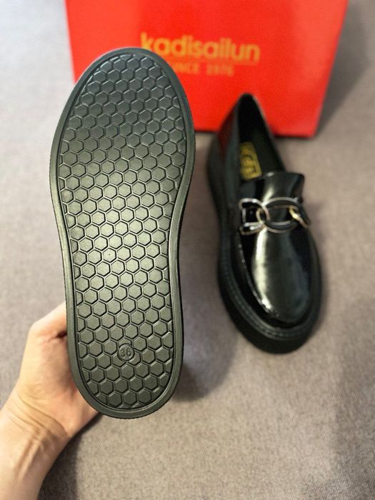 Лакові лофери 36р (туфлі весняні черевики 2025)