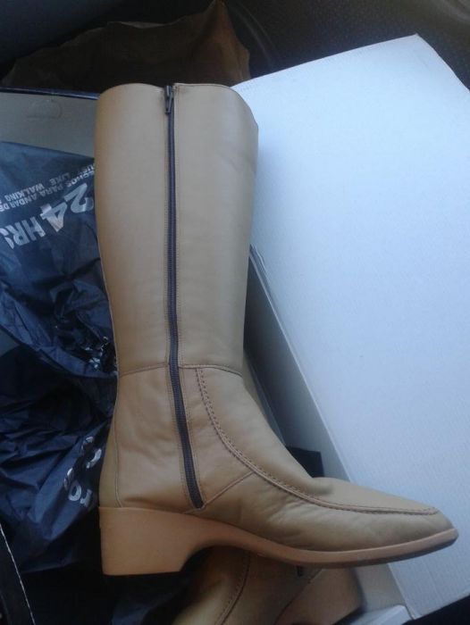 botas em pele novas