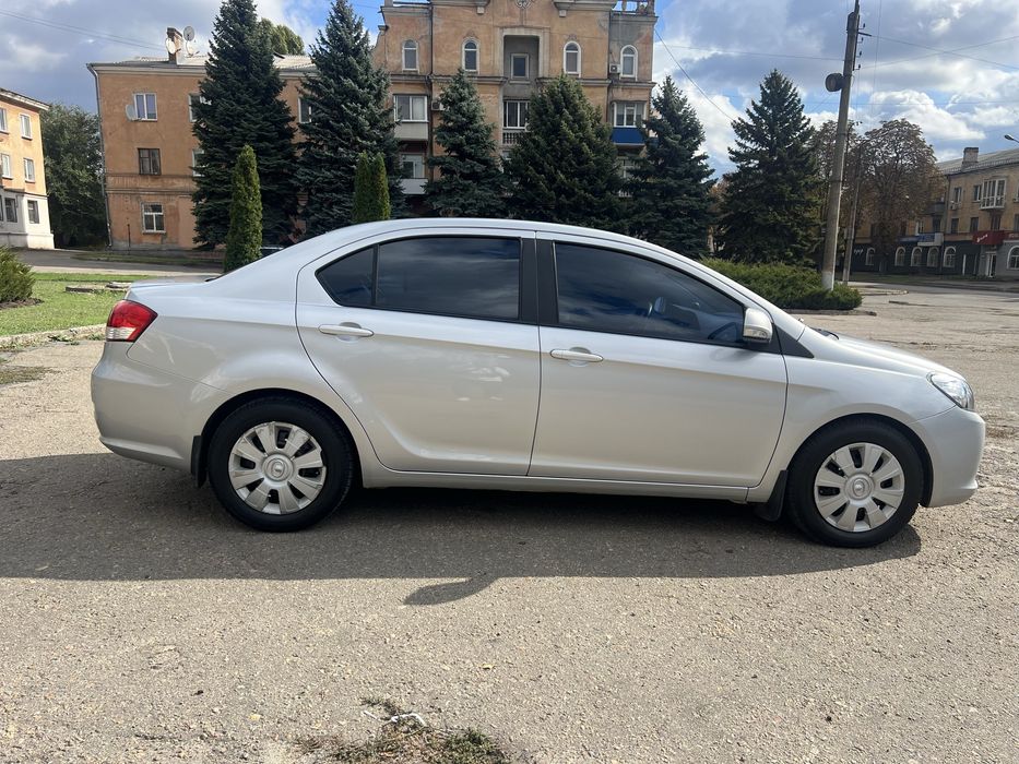 Автомобиль VOLEEX C30