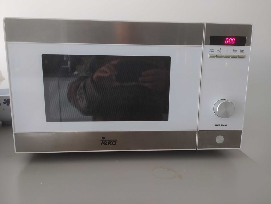 Microondas da marca Teka