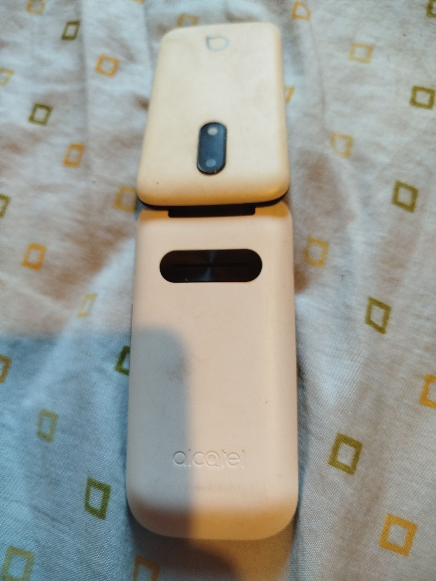 Alcatel com câmera fotográfica