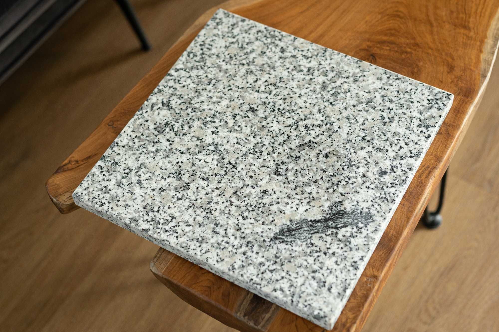 Kamień do Pieczenia Pizzy - Prawdziwy, naturalny granit! 35 x 35cm