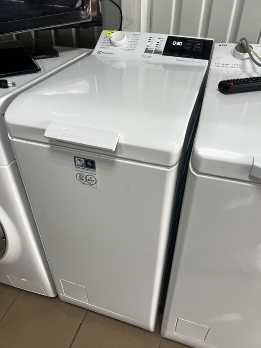 Пральна машина з верхньою загрузкою електролюкс