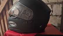 Kask zamkniety firmy NAXA