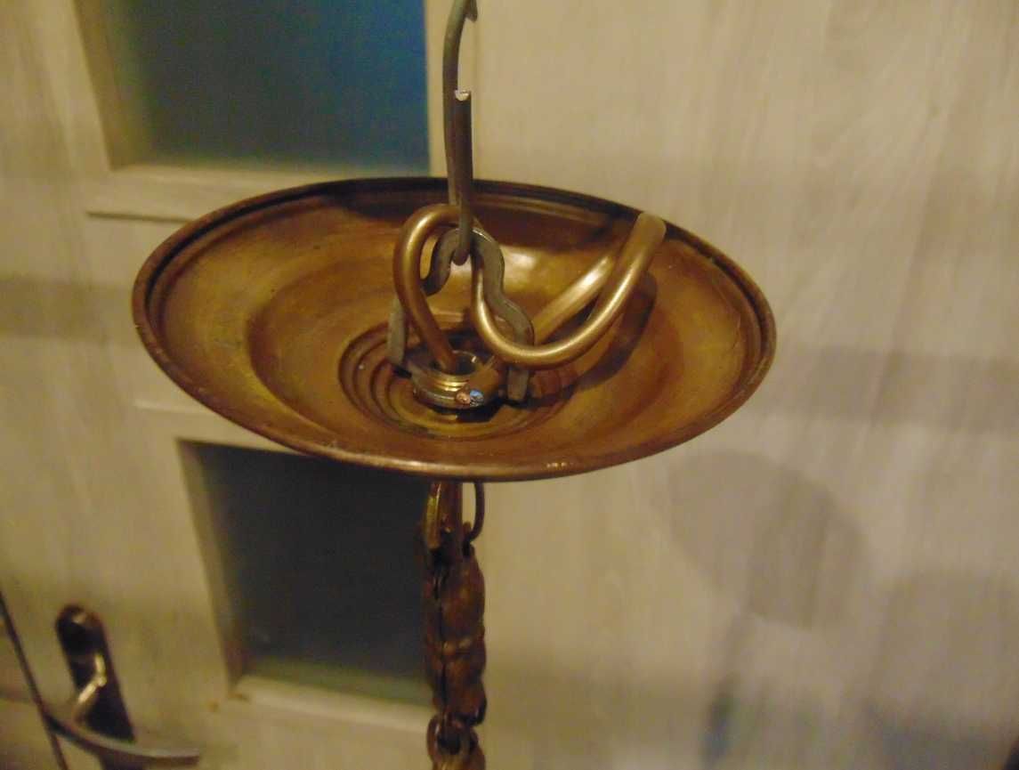 Secesyjna lampa,zwis mosiężny na łuskach wys.54 cm.