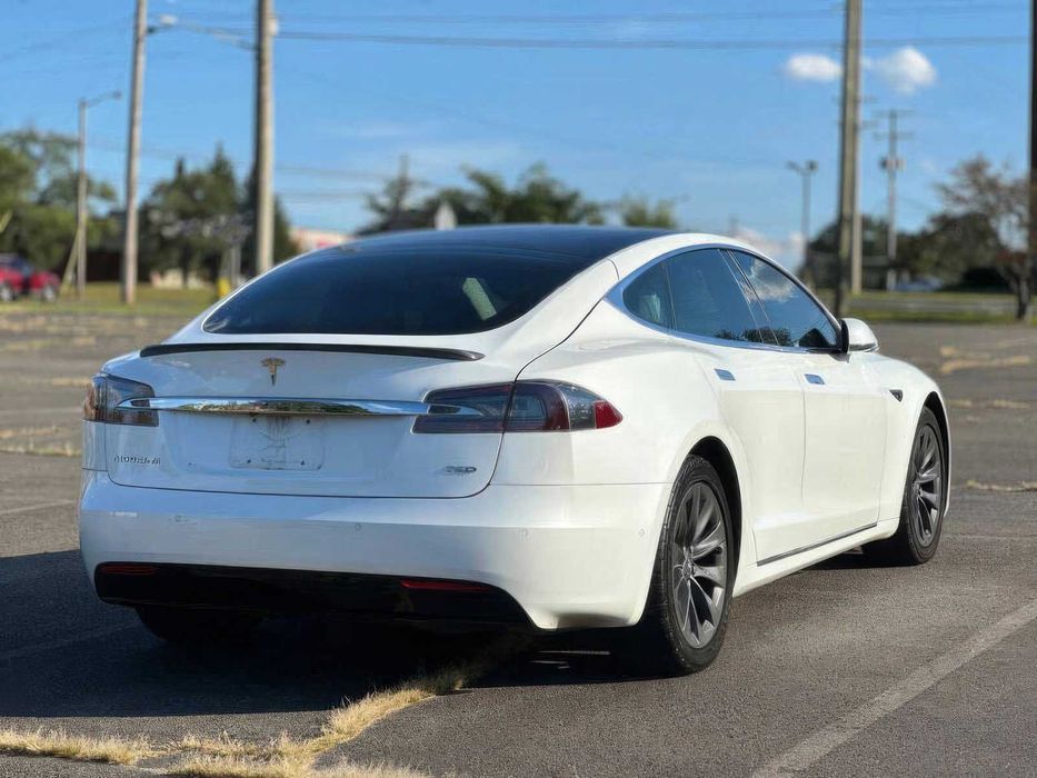 Tesla Model S      2018