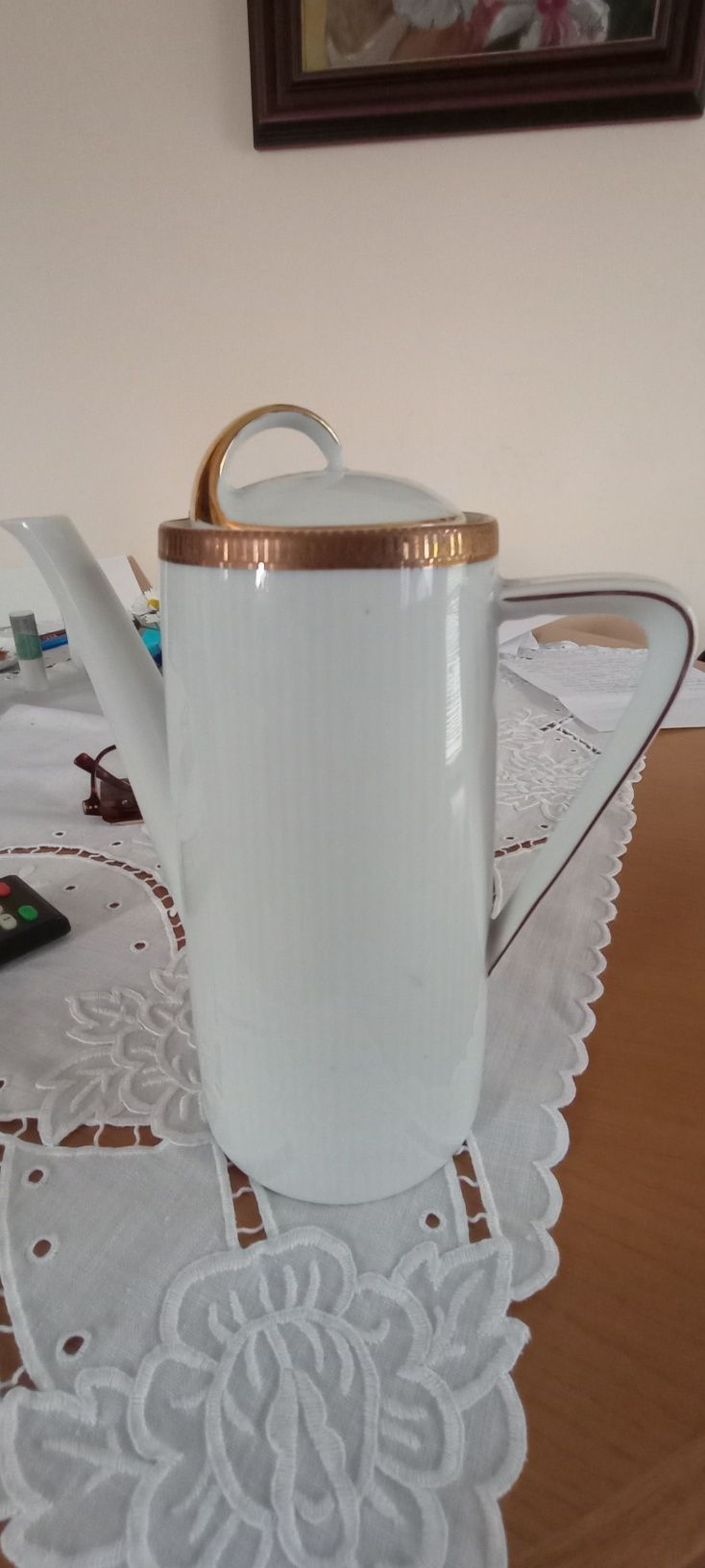 Piękny dzbanek art deco biały sygnowany